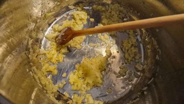 Paradicsomszósz készítése diétás húsgombóchoz 1